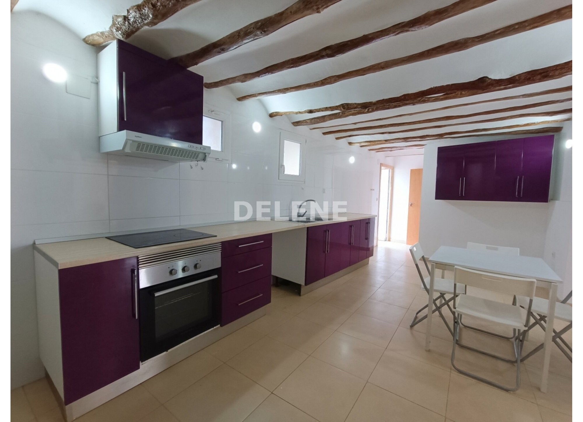 3050 CASA CON PISCINA EN ISSO