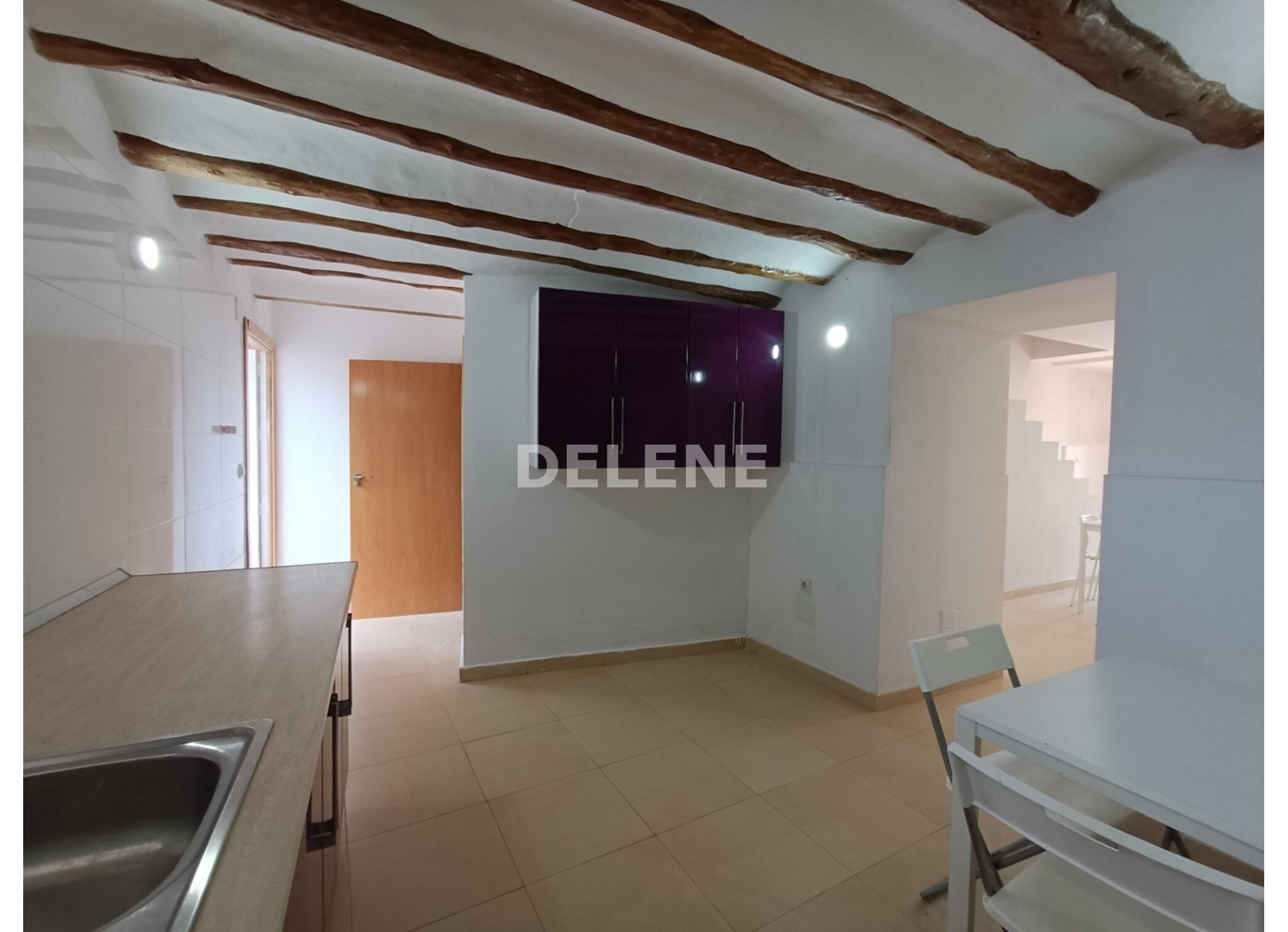 3050 CASA CON PISCINA EN ISSO