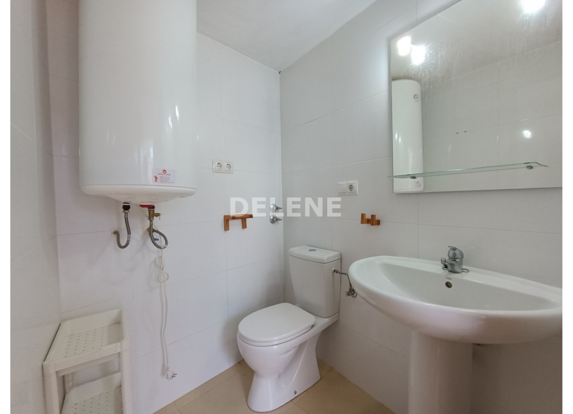 3050 CASA CON PISCINA EN ISSO
