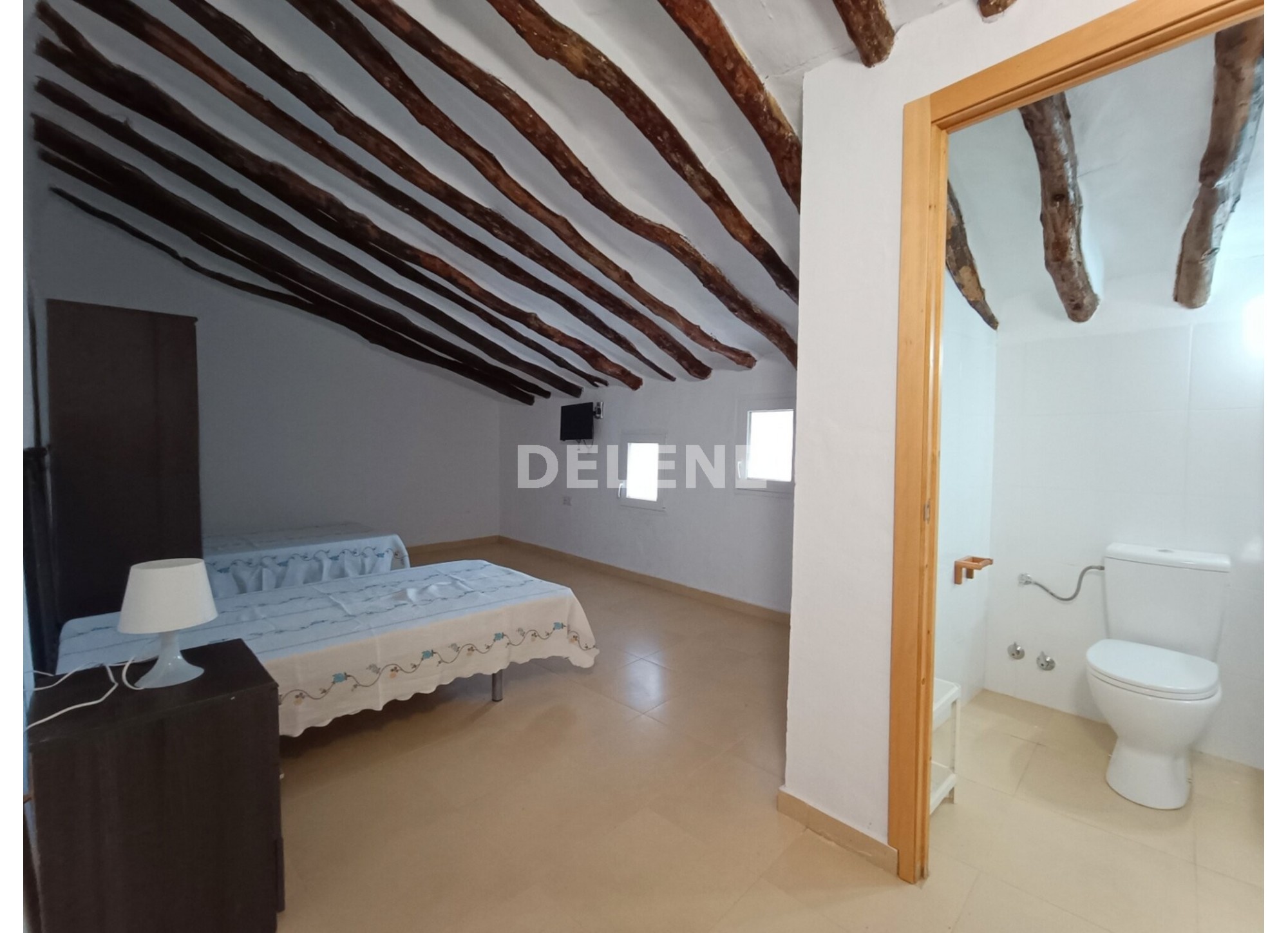 3050 CASA CON PISCINA EN ISSO