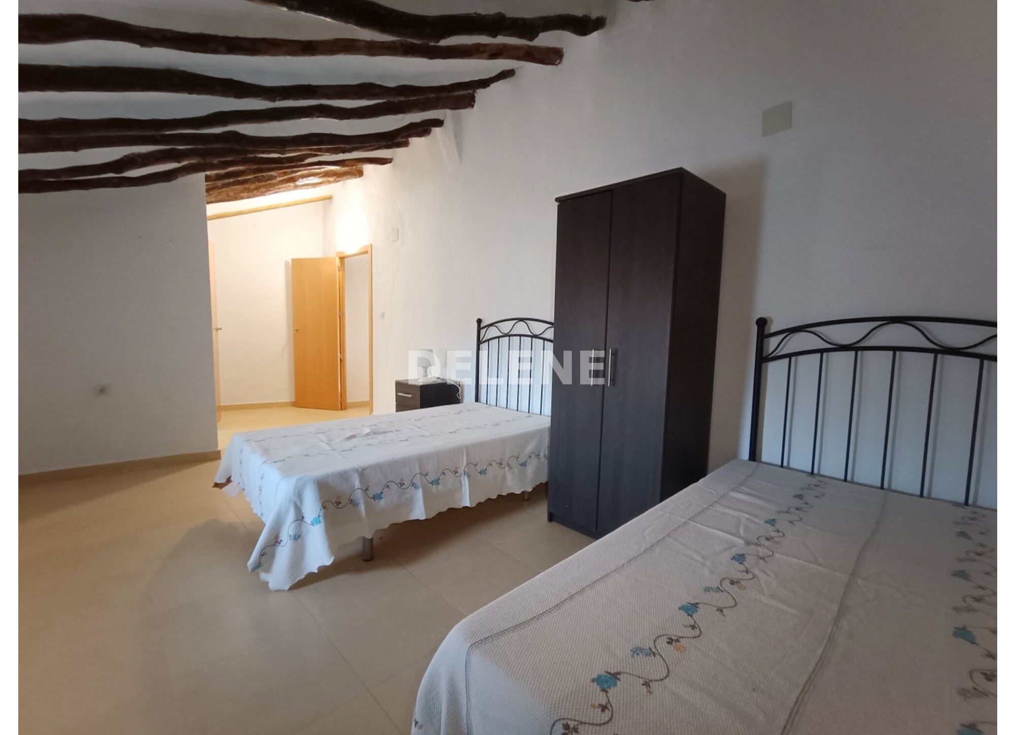 3050 CASA CON PISCINA EN ISSO