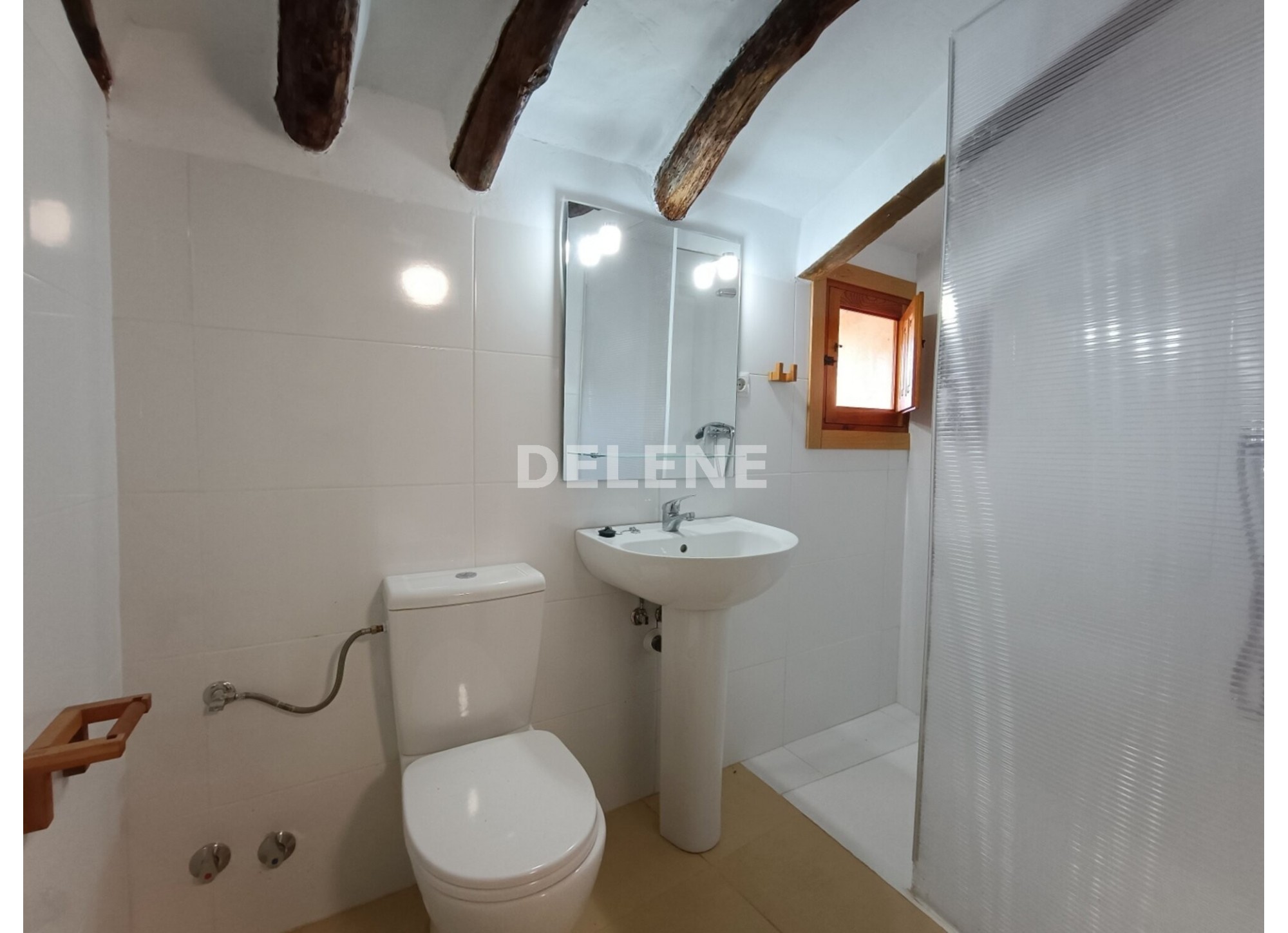 3050 CASA CON PISCINA EN ISSO