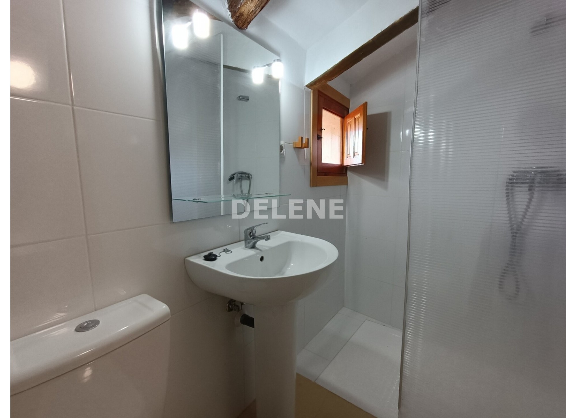 3050 CASA CON PISCINA EN ISSO