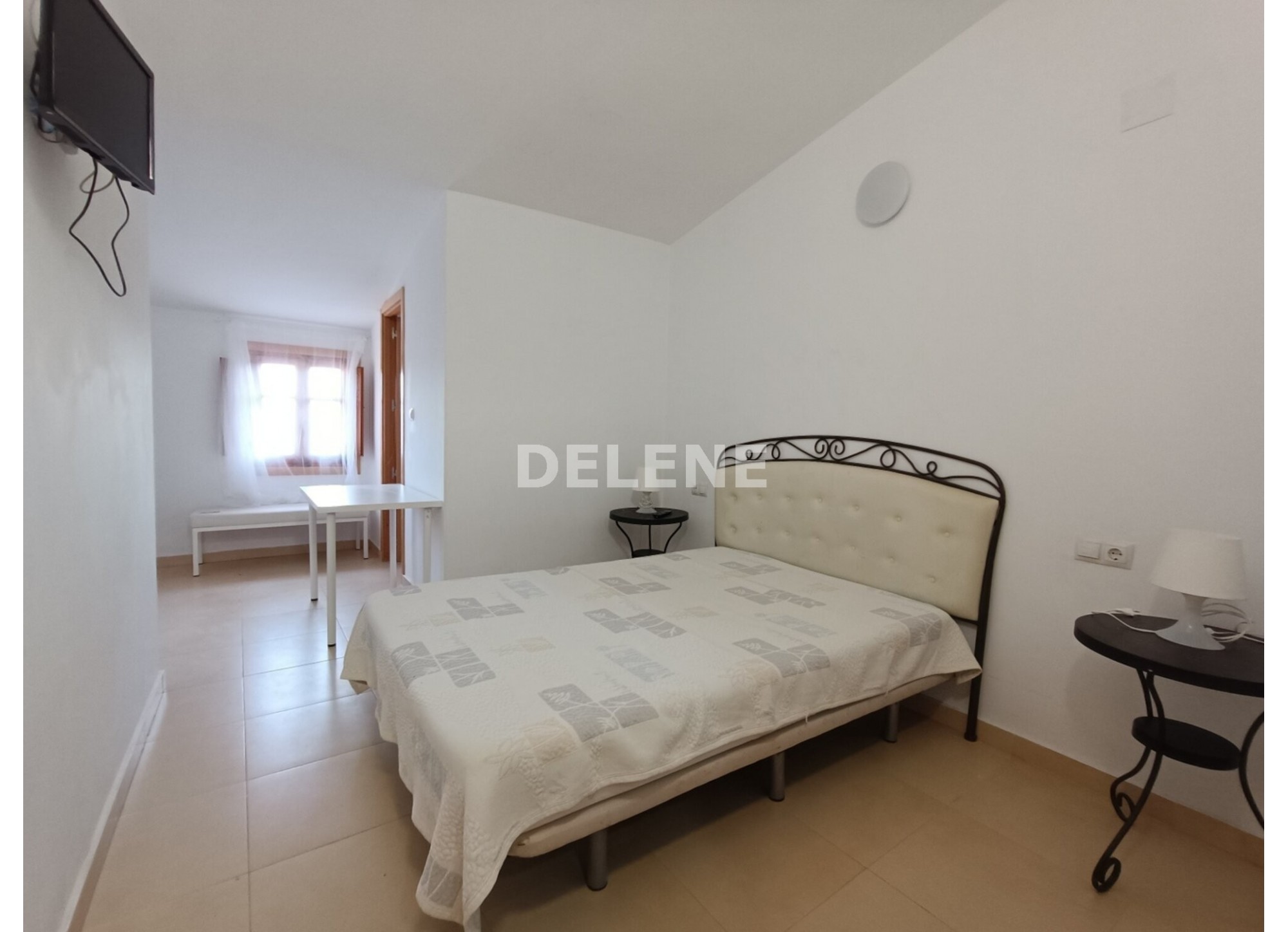 3050 CASA CON PISCINA EN ISSO