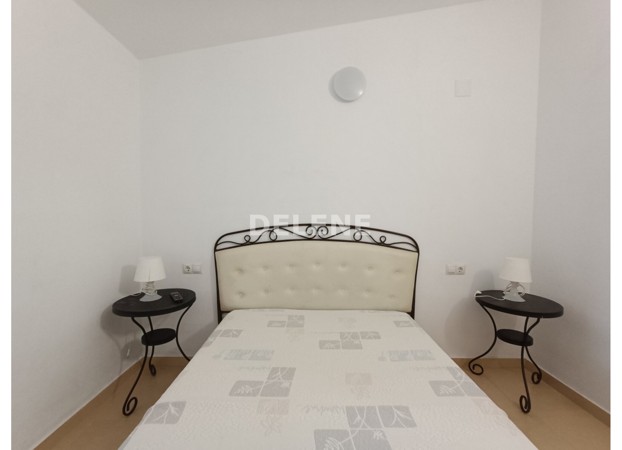 3050 CASA CON PISCINA EN ISSO