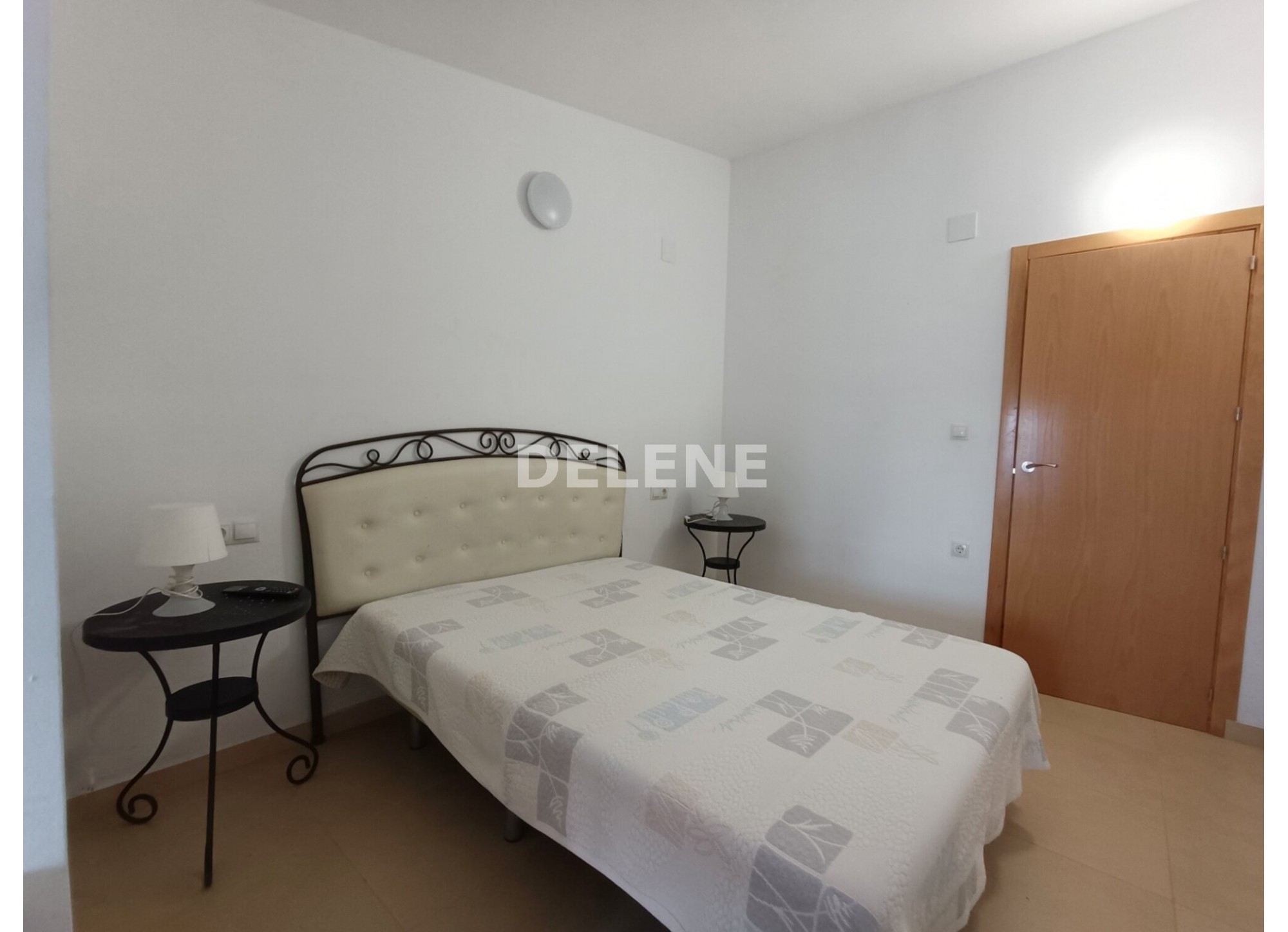 3050 CASA CON PISCINA EN ISSO