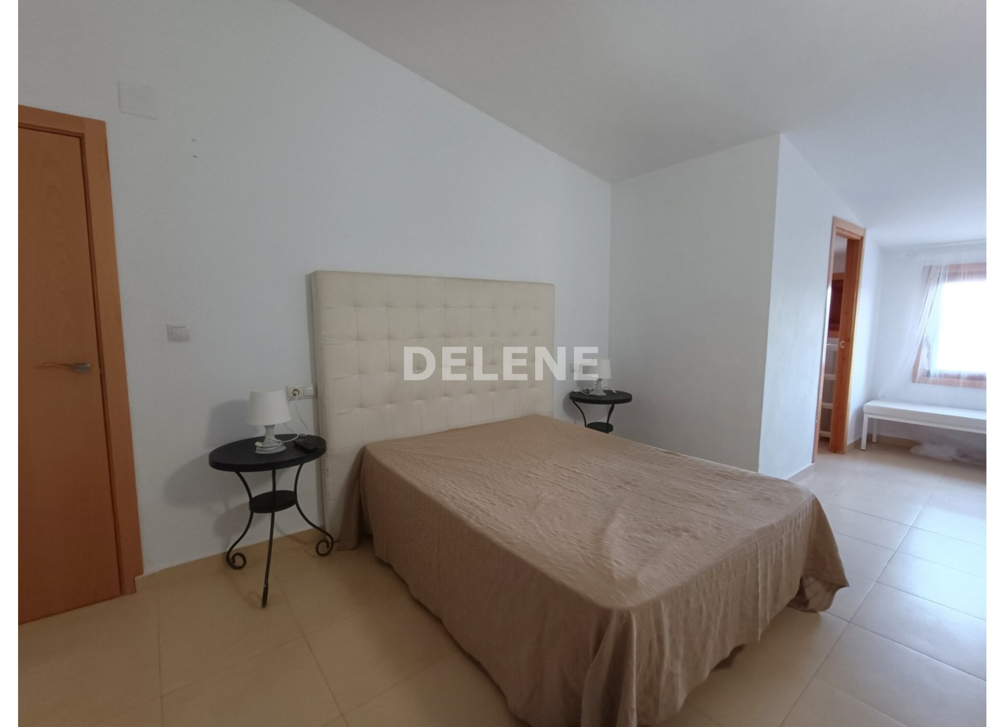 3050 CASA CON PISCINA EN ISSO