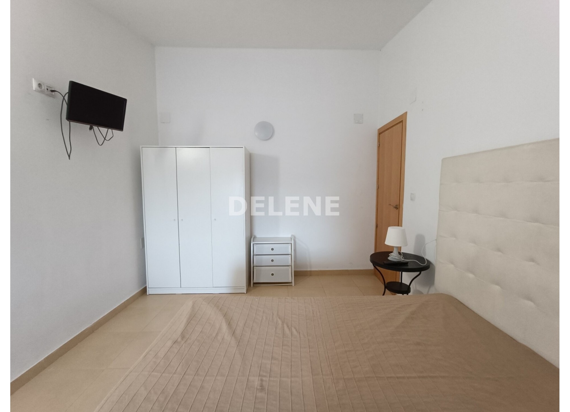 3050 CASA CON PISCINA EN ISSO