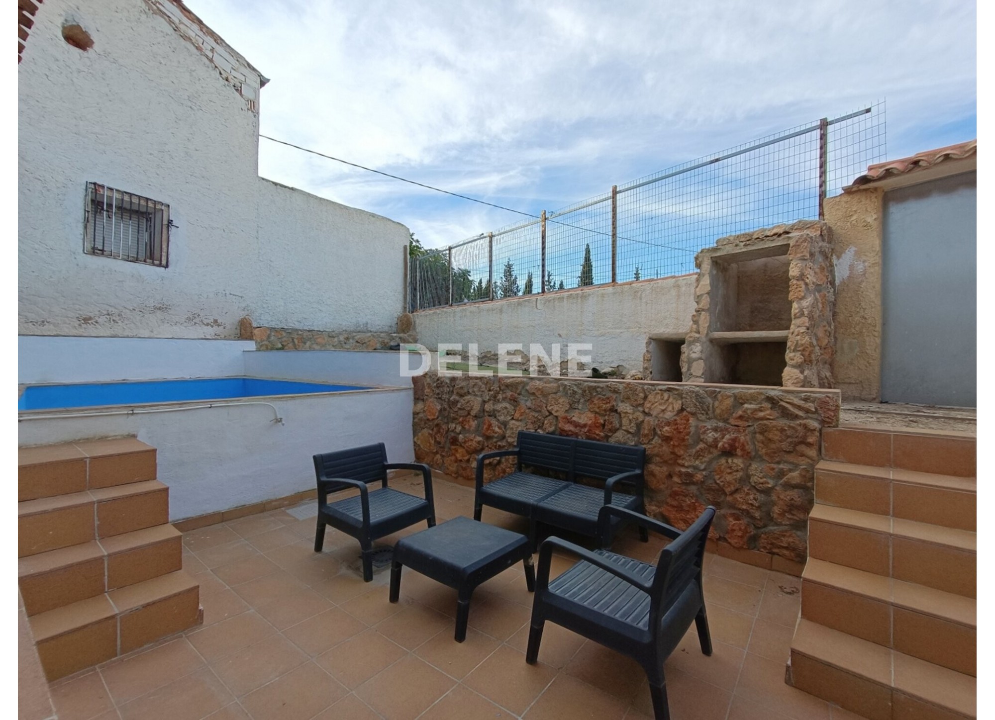 3050 CASA CON PISCINA EN ISSO