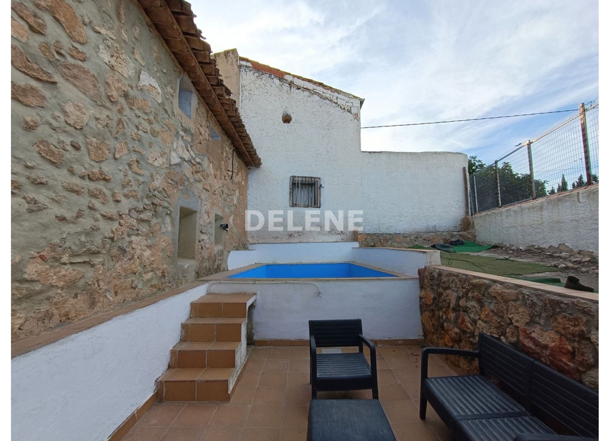 3050 CASA CON PISCINA EN ISSO