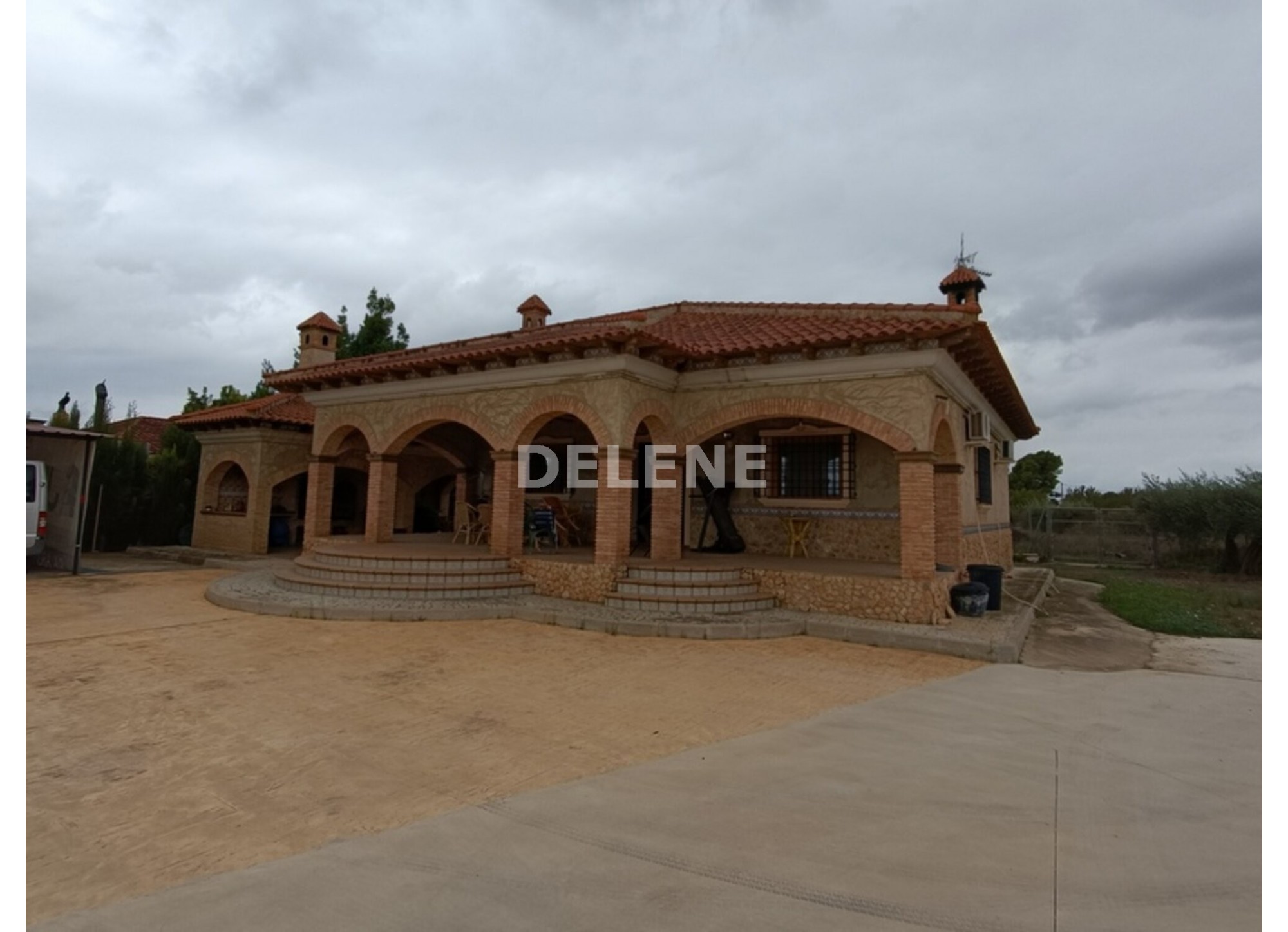 3051 CASA DE CAMPO CON PISCINA, TERRENO Y CUADRAS, ZONA LOMA DEL GALLEGO