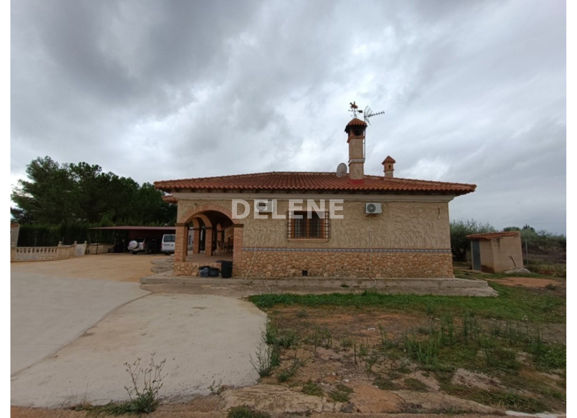 3051 CASA DE CAMPO CON PISCINA, TERRENO Y CUADRAS, ZONA LOMA DEL GALLEGO