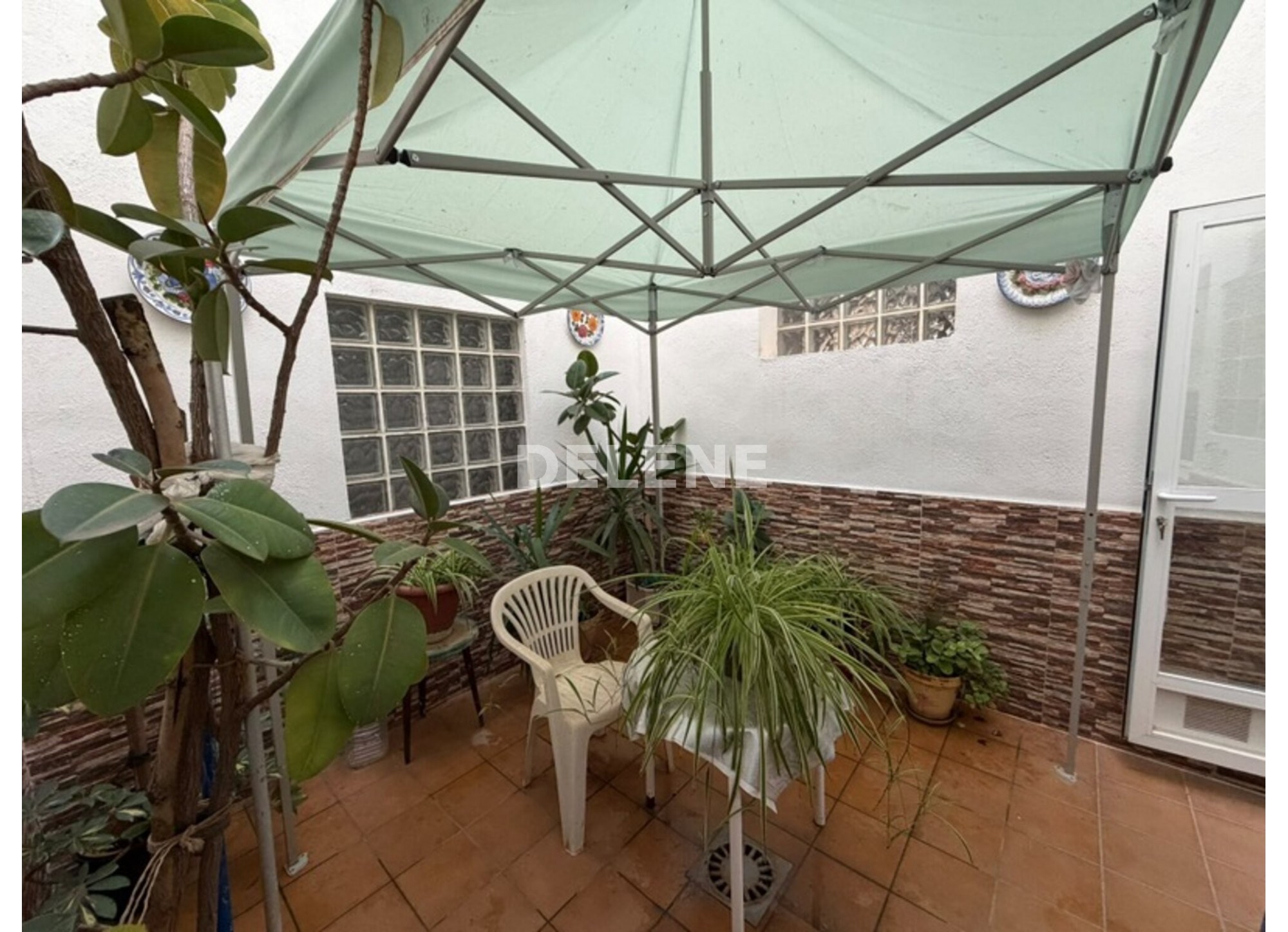 3052 PISO EN PLANTA BAJA CON TRES PATIOS, ISSO