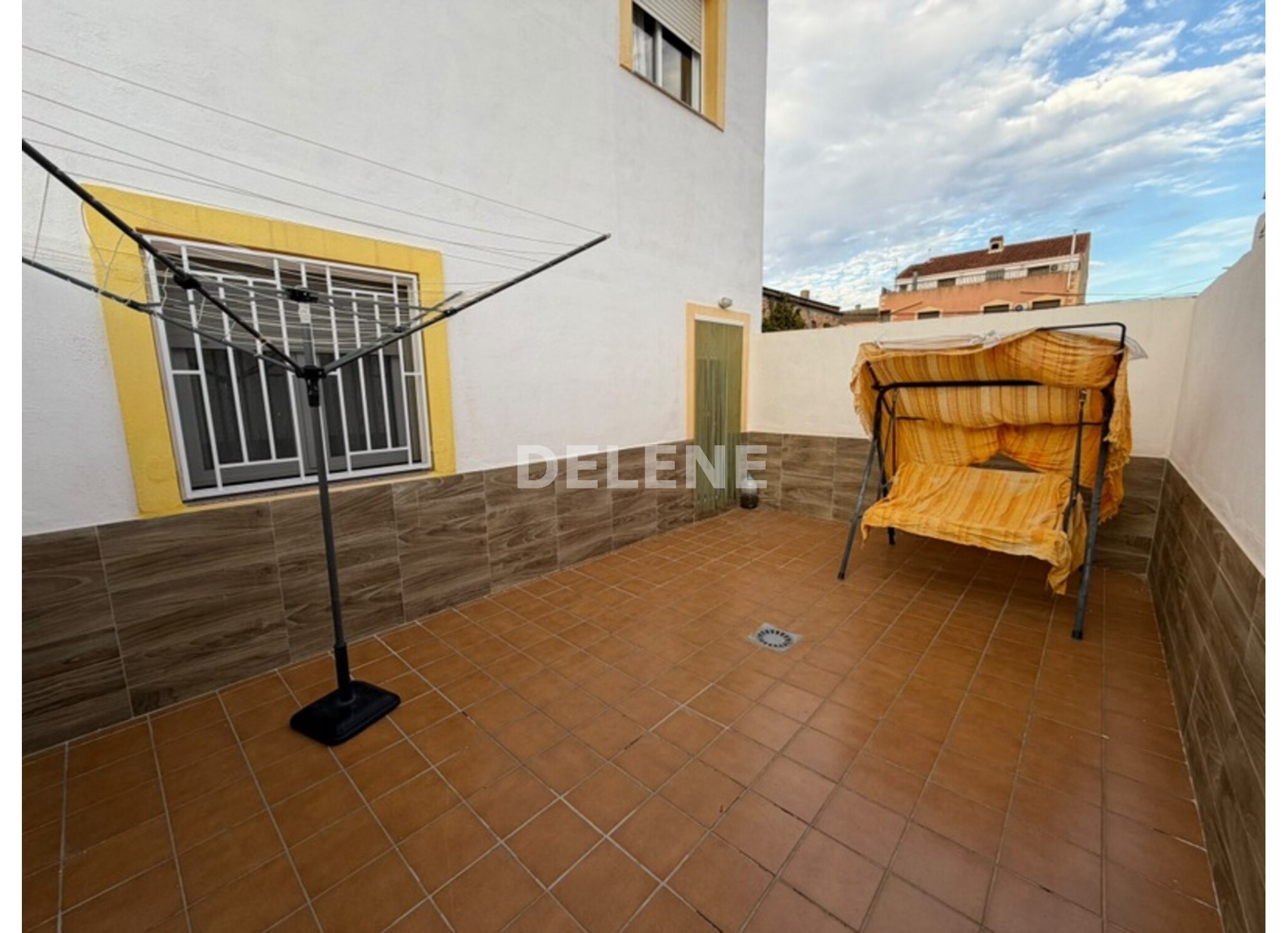 3052 PISO EN PLANTA BAJA CON TRES PATIOS, ISSO