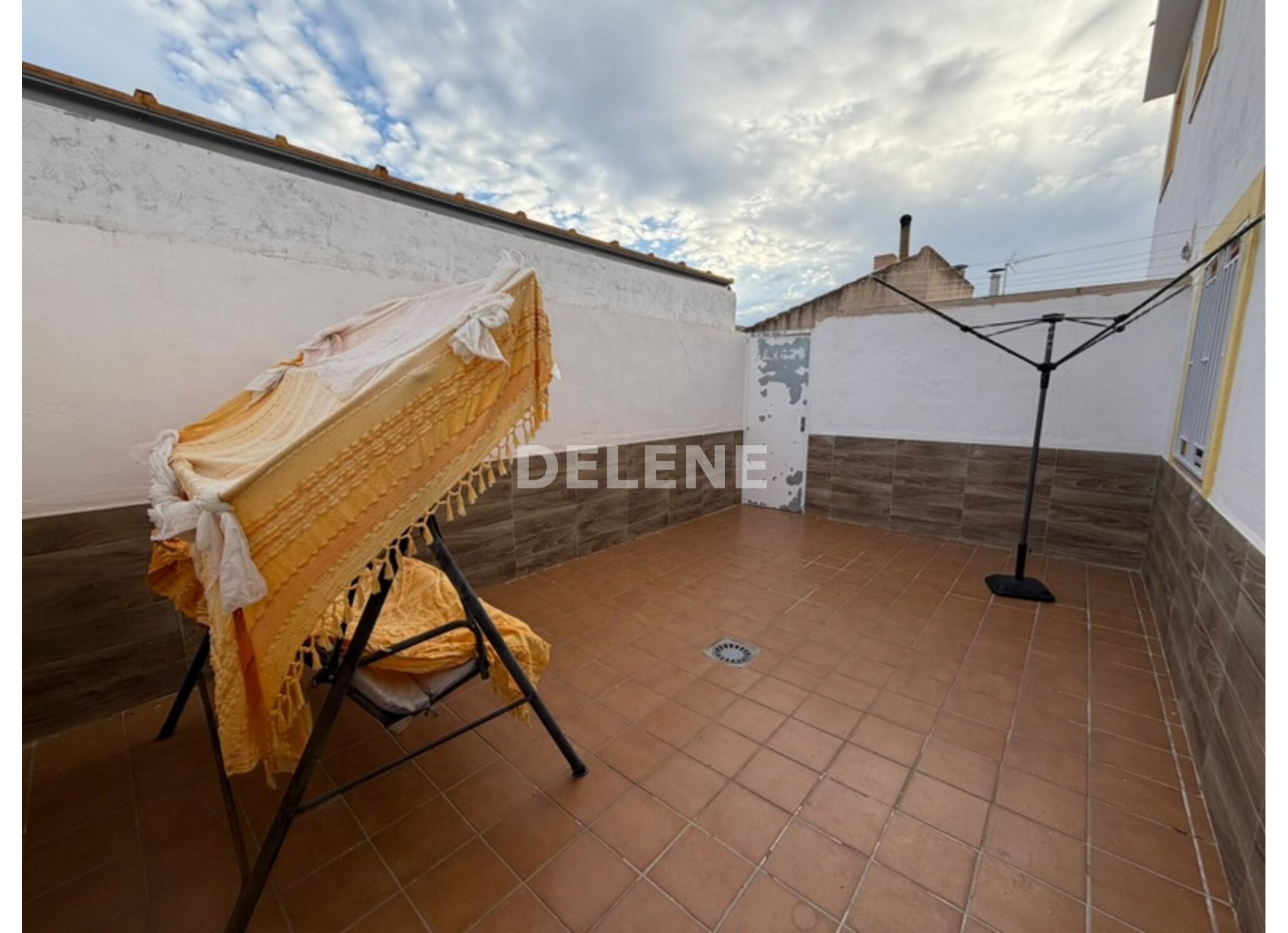 3052 PISO EN PLANTA BAJA CON TRES PATIOS, ISSO