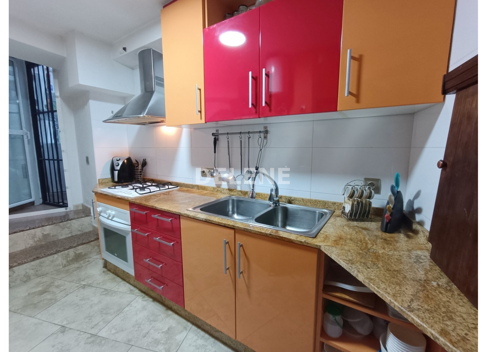 3053 APARTAMENTO, ZONA MERCADO DE ABASTOS