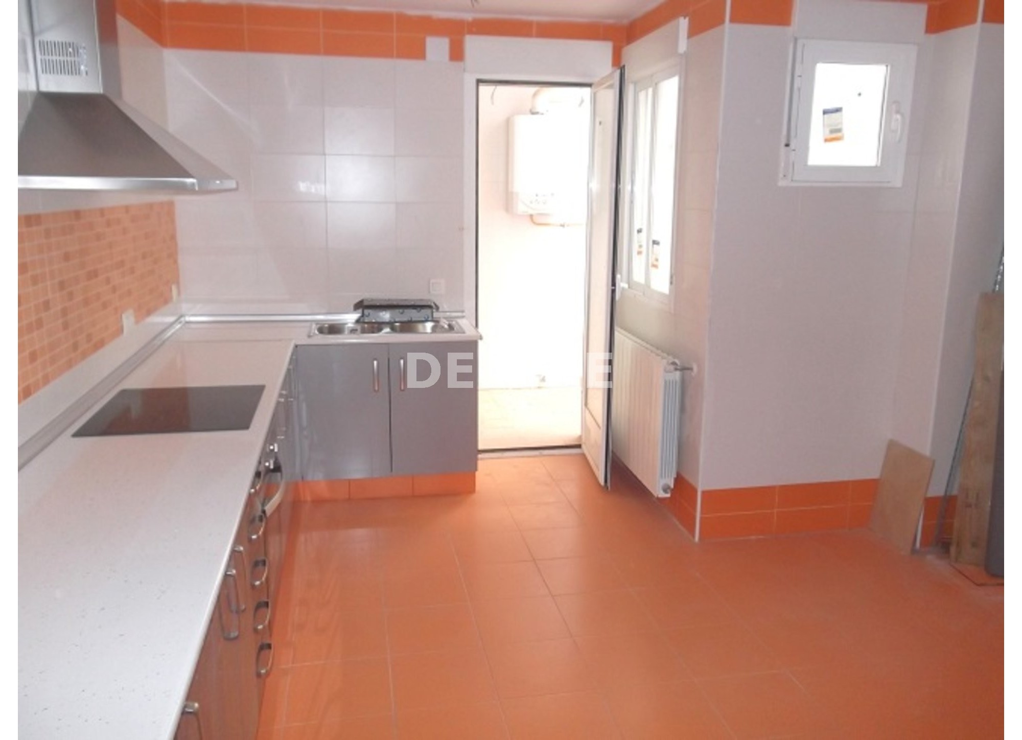 471 PISO CON PATIO, GARAJE Y TRASTERO, CRUZ DE LOS CAÍDOS