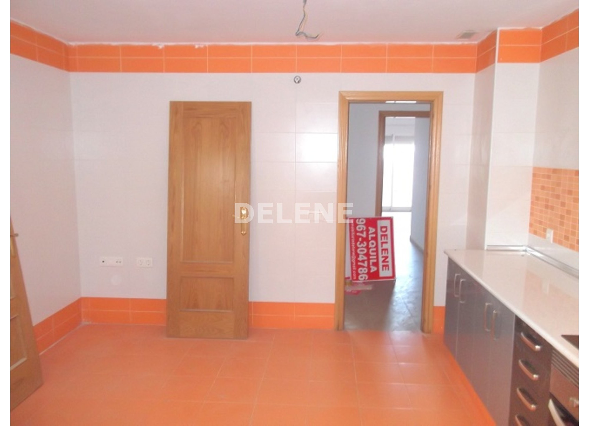 471 PISO CON PATIO, GARAJE Y TRASTERO, CRUZ DE LOS CAÍDOS